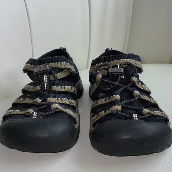 Sz13/big kid Sz1 Keen black and gold sandals in EUC - Picture 7 of 10